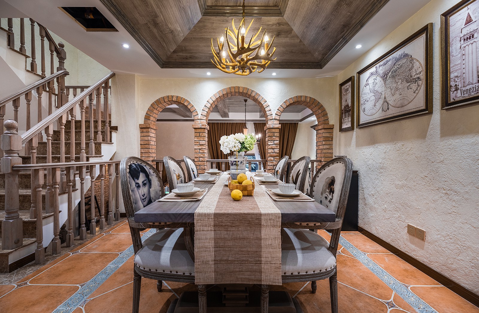 别墅楼梯踏步地毯装修效果图,现代别墅楼梯装修效果图大全