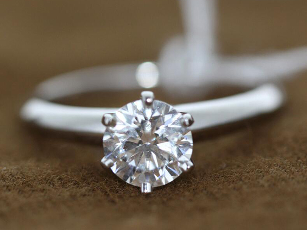 千万不要盲目买东西,为什么很多人后悔买钻戒