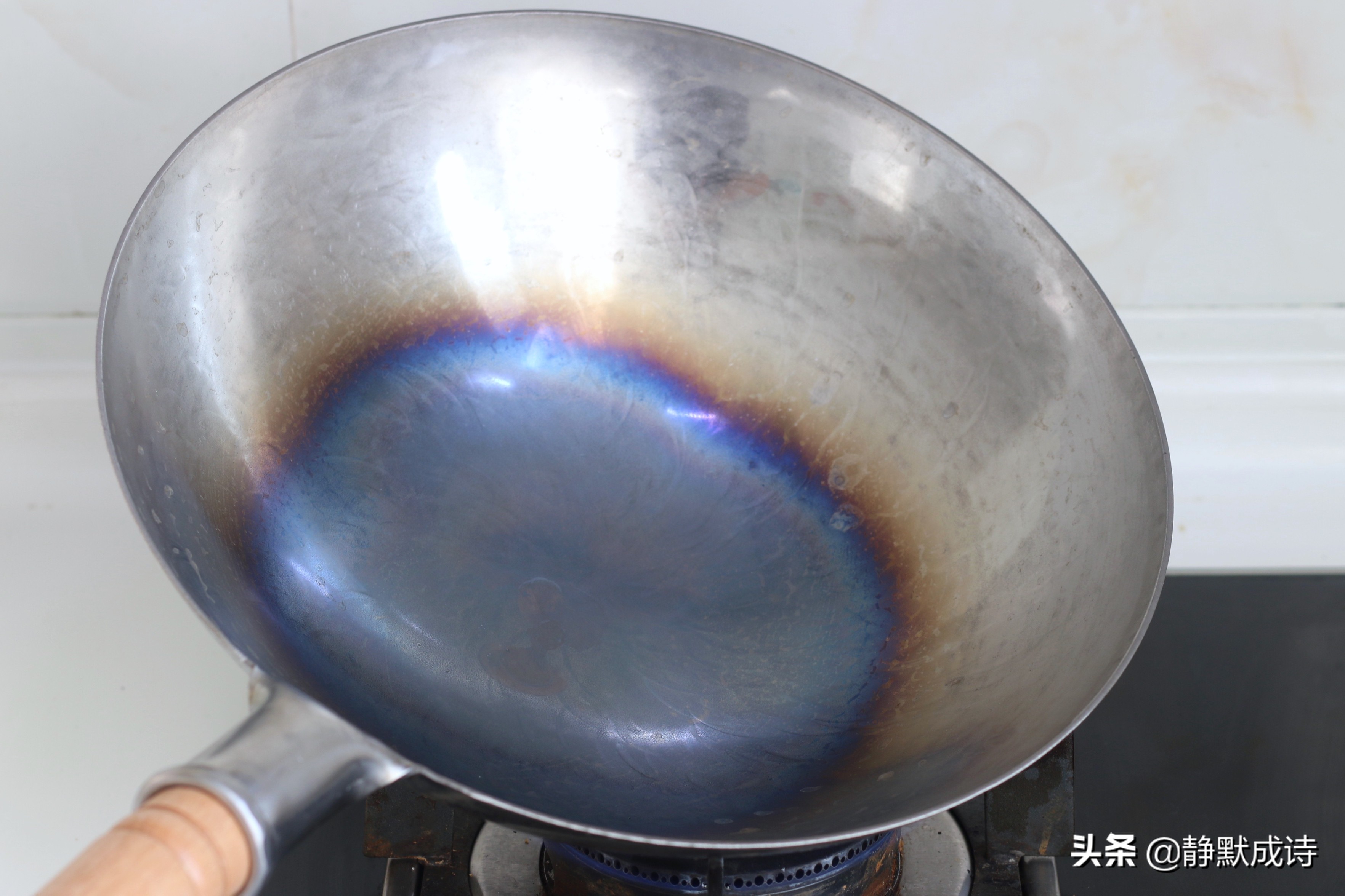 铁锅怎么开锅以后就不生锈了,铁锅怎么开锅才不会开裂