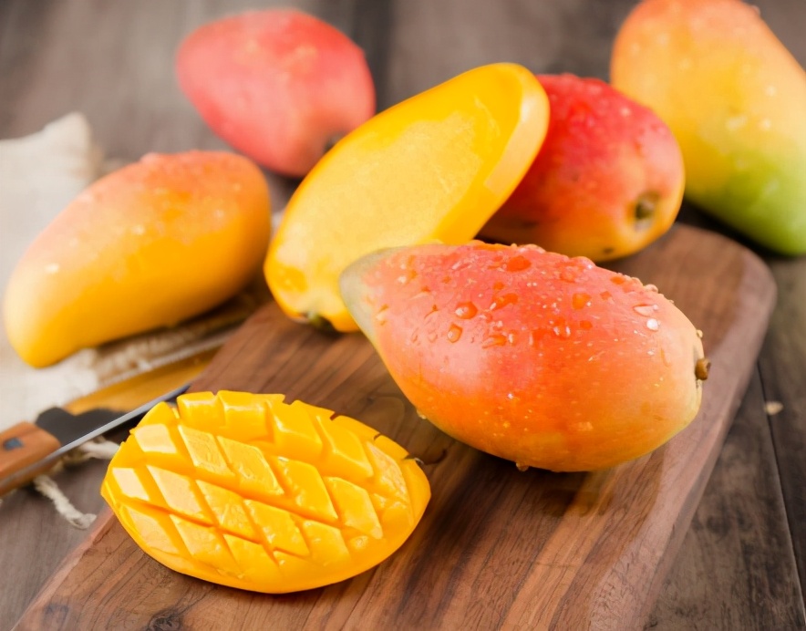 青芒台芒贵妃芒区别,青芒贵妃芒金煌芒哪个好吃