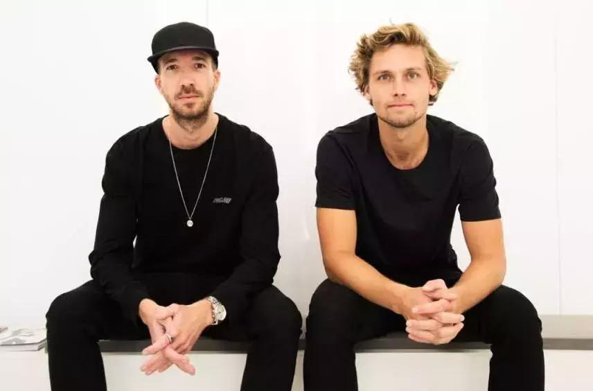 小白鞋什么时候穿好,小白鞋过时了吗