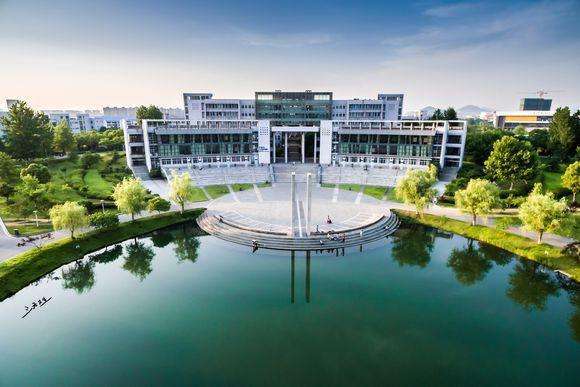 外地人考不上的学校,本地人看不起的大学