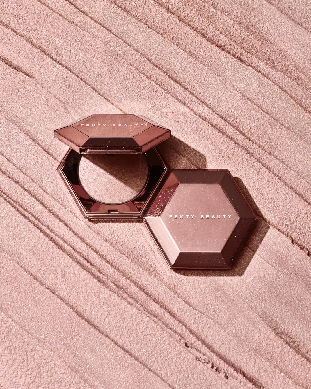 怎么用高光提亮脸部妆容,甜系妆容适合高光推荐