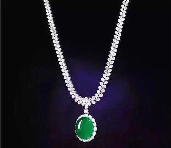 历年最顶级的翡翠拍卖,盘点价格过亿的翡翠