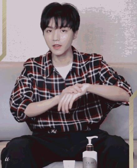 化妆品里的尿素是什么提炼的,化妆品里有尿素的成分是不是激素