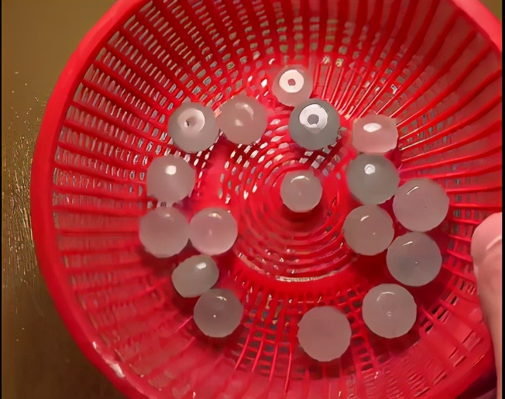 全是裂的沙枣青籽料,全是裂的珠宝