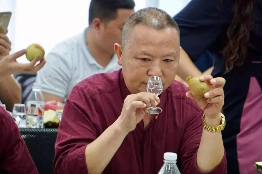 同样是白酒为什么差距那么大,同样是酒为啥区别那么大