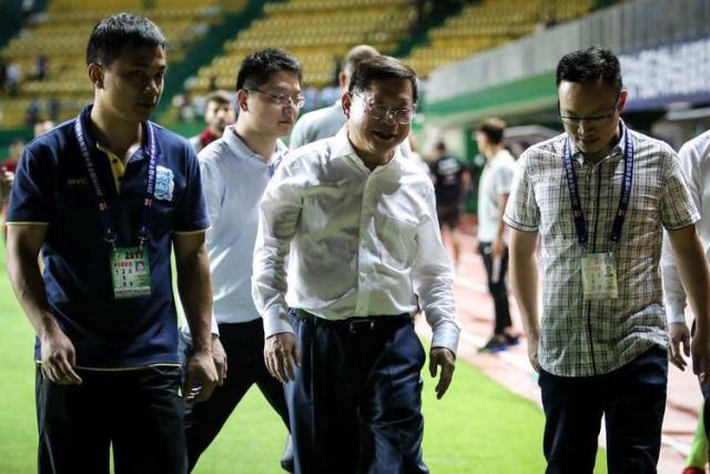 穷人踢不起足球,为什么在中国踢足球的人很少