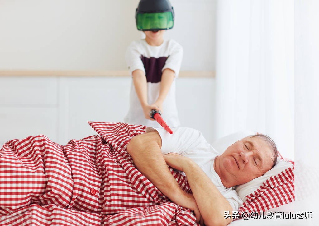 小孩晚上不睡觉的最好解决方式,幼儿入园第一天晚上睡觉情绪崩溃