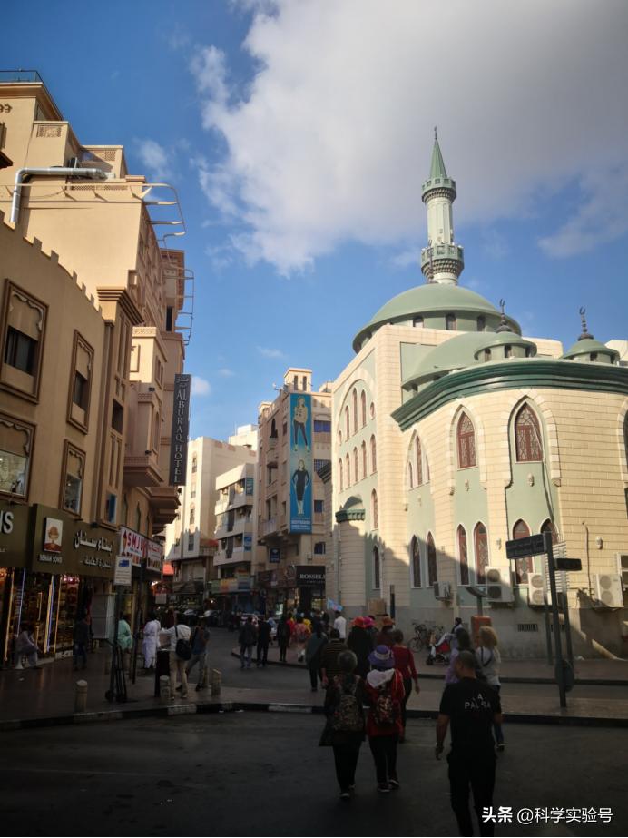 迪拜华人说出实话：传闻都是假的，这里也就相当于我们二三线城市