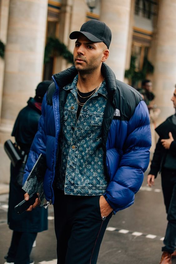 这个冬天很冷需要一件羽绒服,这个季节真的很需要羽绒服暖身