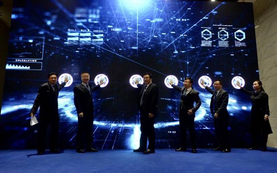 重庆市政府APP客户端“渝快办”今日成功上线，首批推出300+项老百姓最关心、最高频、最便捷的便民服务事项