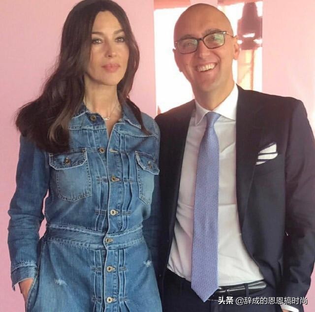 莫妮卡才是“性感女神”,56岁身材依然出众,气质犹存