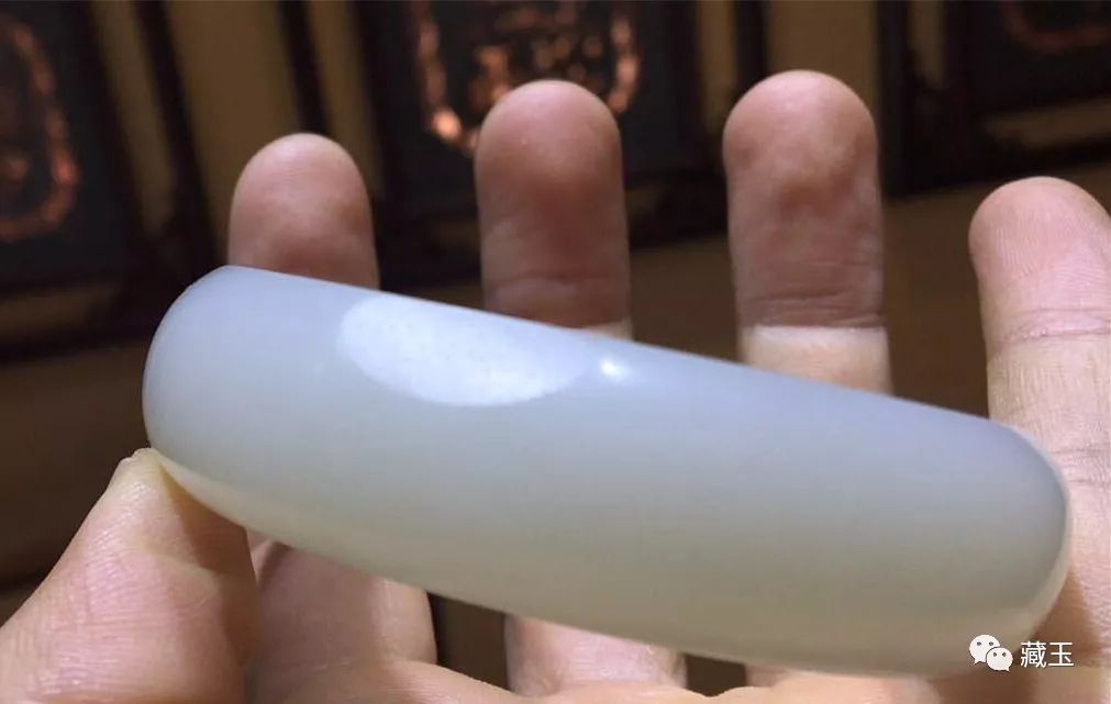 他用两年的时间，结缘一条和田玉手镯！
