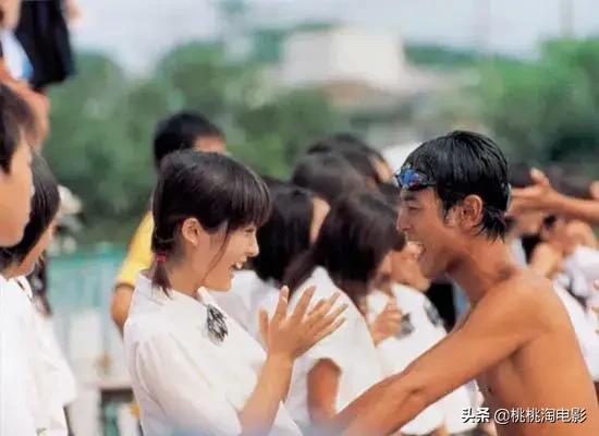 浜斾釜鎵戞按鐨勫皯骞存渶鍚庝竴娈佃瘽,浜斾釜鎵戞按鐨勫皯骞存瓕鏇茶皝鍞辩殑