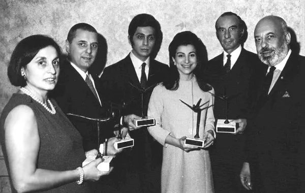 林允纪梵希代言,林允菲拉格慕香水