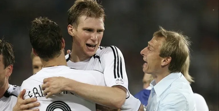 转身没伊布姥爷快,因前队友自杀陷入抑郁,世界杯还被博阿滕顶替