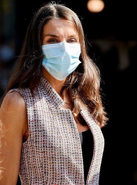 zara穿背心,西班牙王后莱蒂齐亚zara