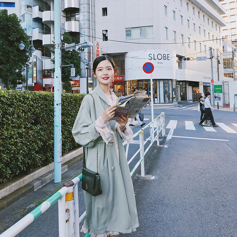 风衣肩膀上有扣子款,风衣肩扣可以摘掉吗