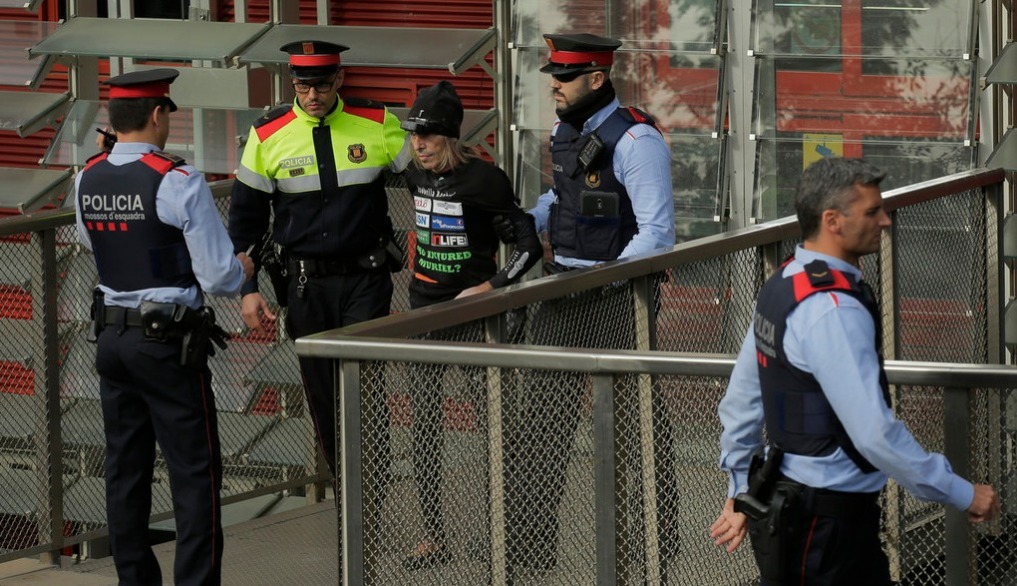 国内游客在国外被侵犯,中国游客去国外旅行被遇到抢劫犯