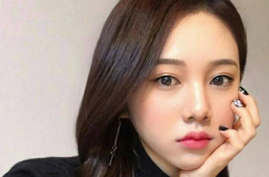 发型设计与脸型眉型搭配,标准五官比例适合发型