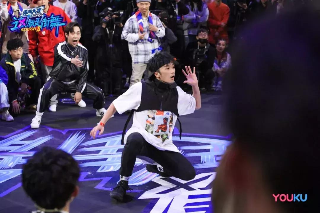 街舞2震惊裁判,这就是街舞总导演陆伟会跳舞吗
