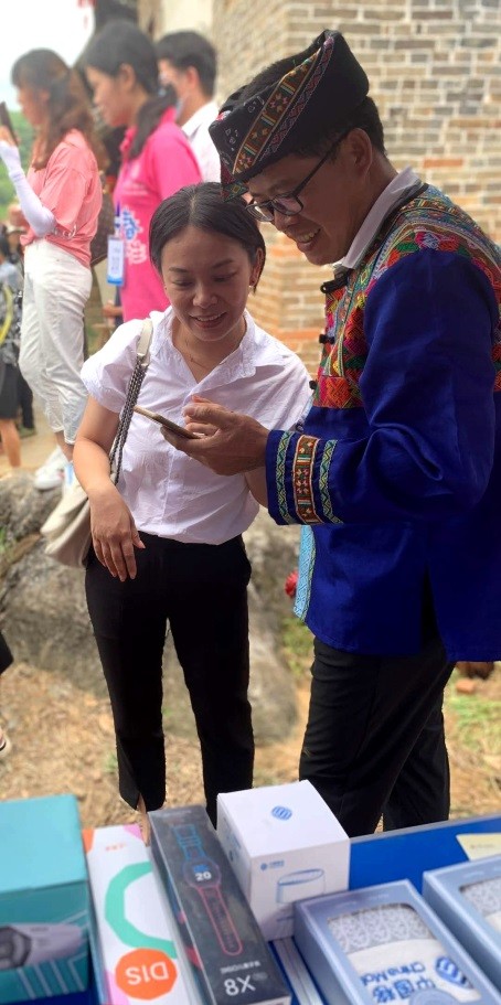 探访百岁老人公益,探访高龄老人暖心在行动