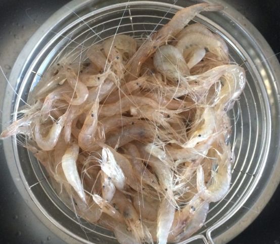 油炸小河虾怎么炸的酥脆,干炸小河虾有腥味怎么处理