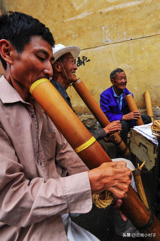 云南竹筒烟袋烟丝制作,云南烟丝用什么烟斗抽比较好