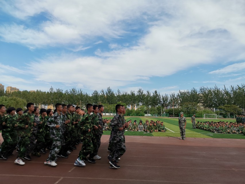短暂而漫长的军训,军训进行时新生军训纪实全程高燃