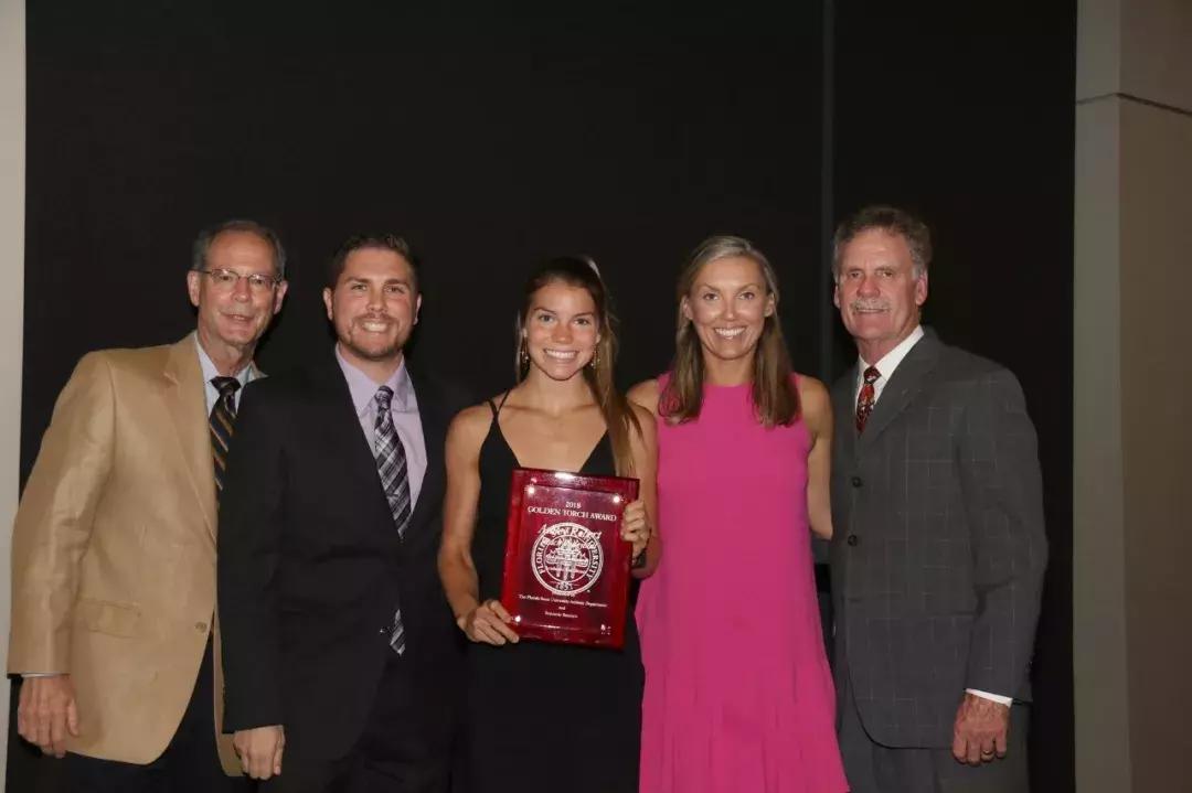 绽放在美国大学女足赛场上的中国铿锵玫瑰!她是全美冠军