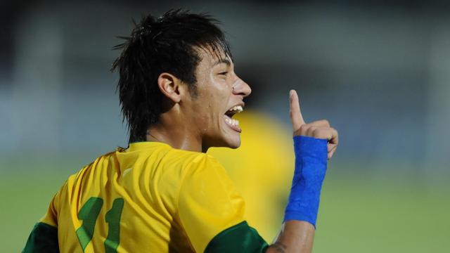 内马尔和梅西谁的技术更好,梅西球技好还是内马尔球技好