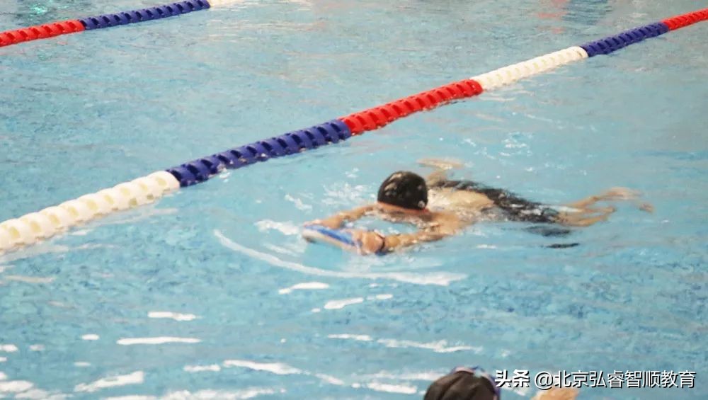 蛙泳大腿内侧疼痛,学蛙泳后大腿根部疼痛