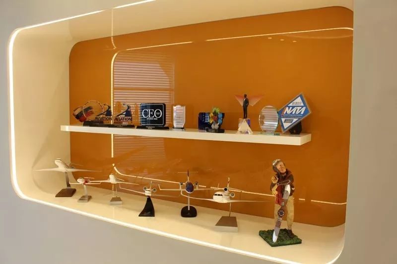 迪拜机场豪华VIP私人候机楼,还可试驾布加迪威龙,简直壕气冲天