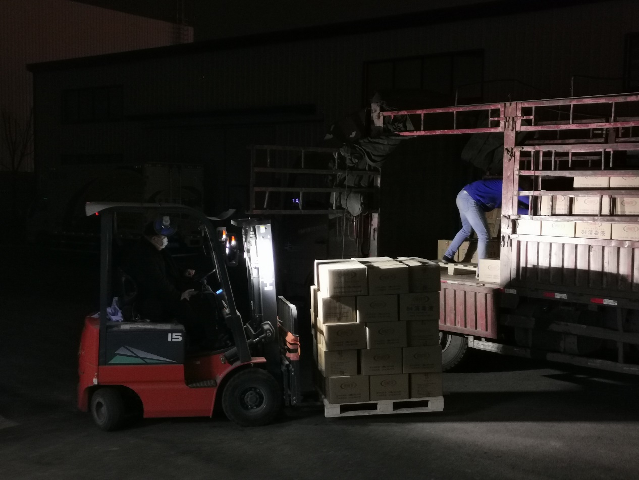 疫情无情人有情众志成城共渡难关,众志成城抗击疫情全员配合做核酸