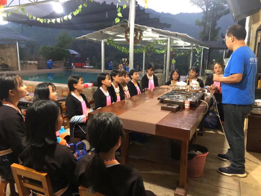 这帮人五一用爱心启航，一起为广西凌云大山的孩子点燃艺术之梦！