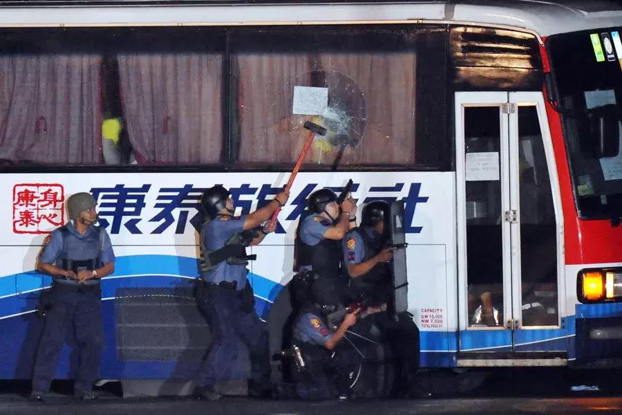 中国特警劫机营救,中国特警仅用8秒解救客车人质