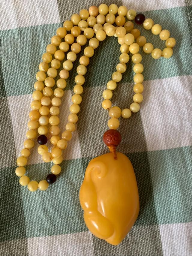 蜜蜡的功效与作用及副作用有哪些,戴蜜蜡的好处和寓意