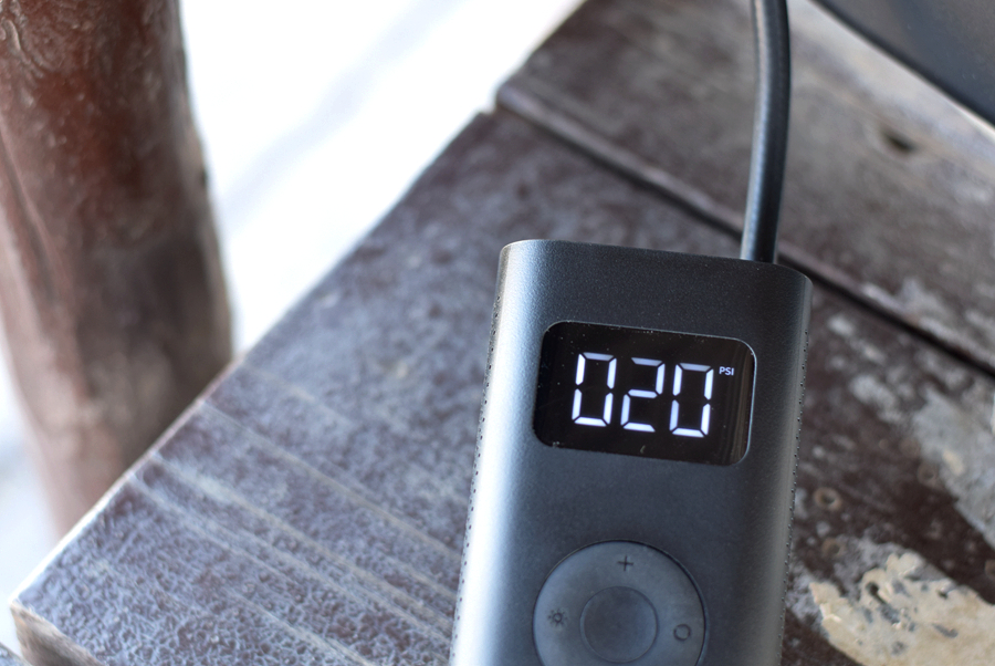 小米发布会前夕神秘机型遭曝光,小米首款车型曝出