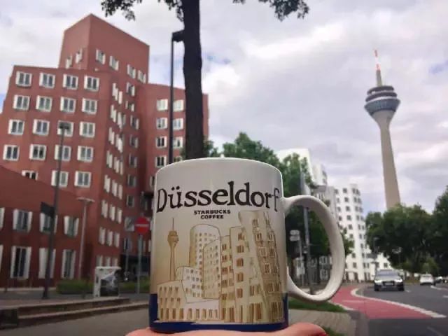 品牌IP火到你不敢认，星巴克“猫爪杯”竟能卖到1348元