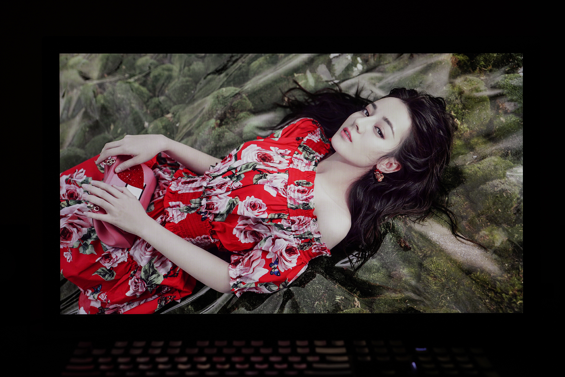 这套花费超过2W的桌面看起来是如此朴素