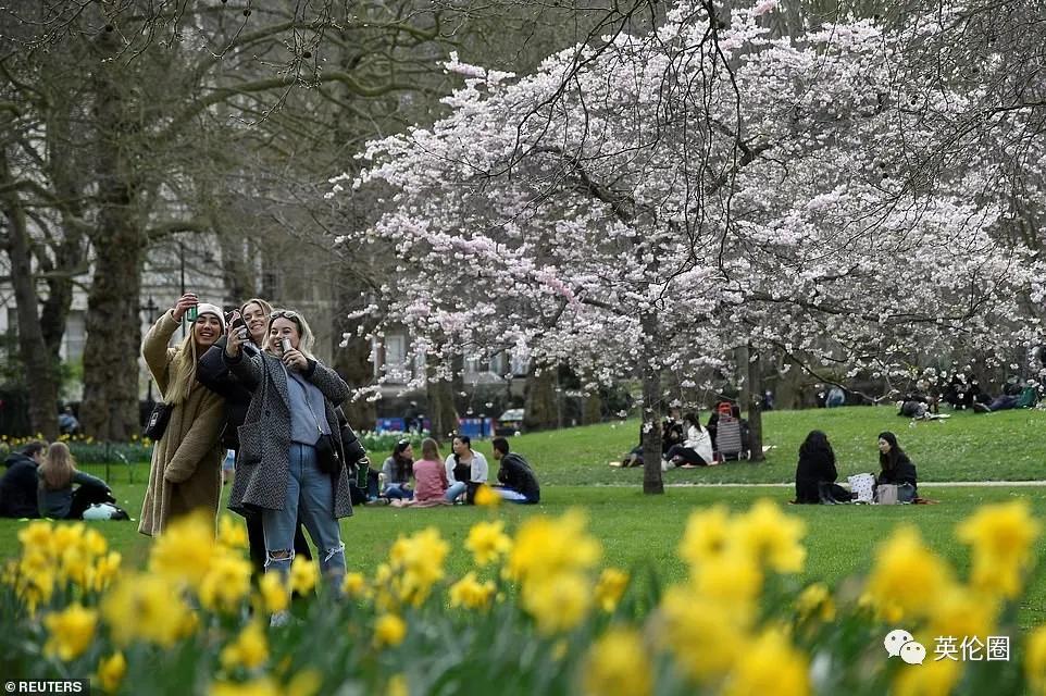 给点阳光就剩比基尼！英国迎来53年最热3月，可疫情还没结束啊
