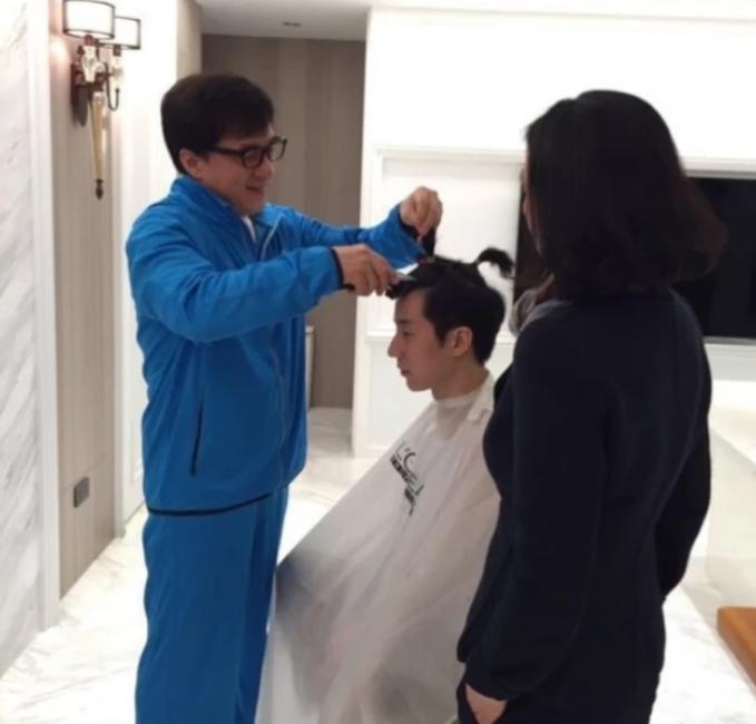 房祖名谈林凤娇哭,房祖名绿色衣服