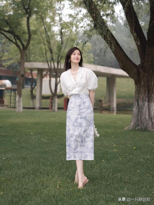 适合小个子穿的过膝裙子,最近很火的短裙子叫什么