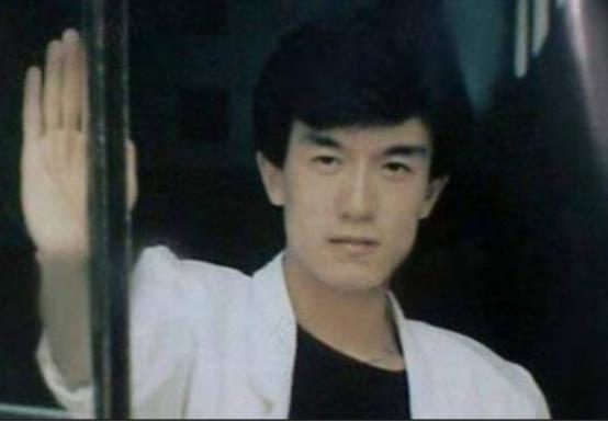 李咏事件分析,李咏曾十次登春晚一代人的回忆