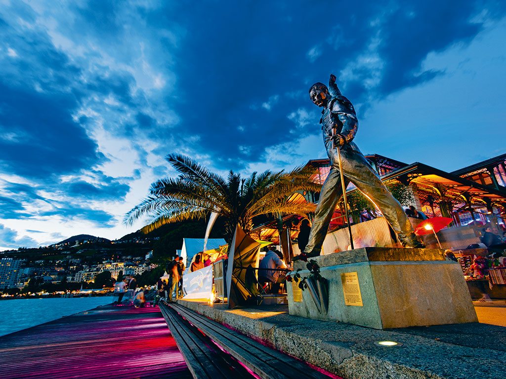 窦唯18岁,窦唯年轻时在香港演唱会吹笛子