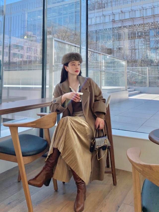 百褶裙西装外套搭配学院风,长款百褶裙搭配大衣怎么穿