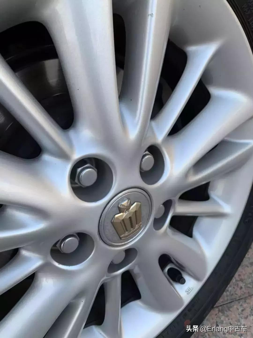 情怀皇冠最经典的12代,全新十六代丰田皇冠