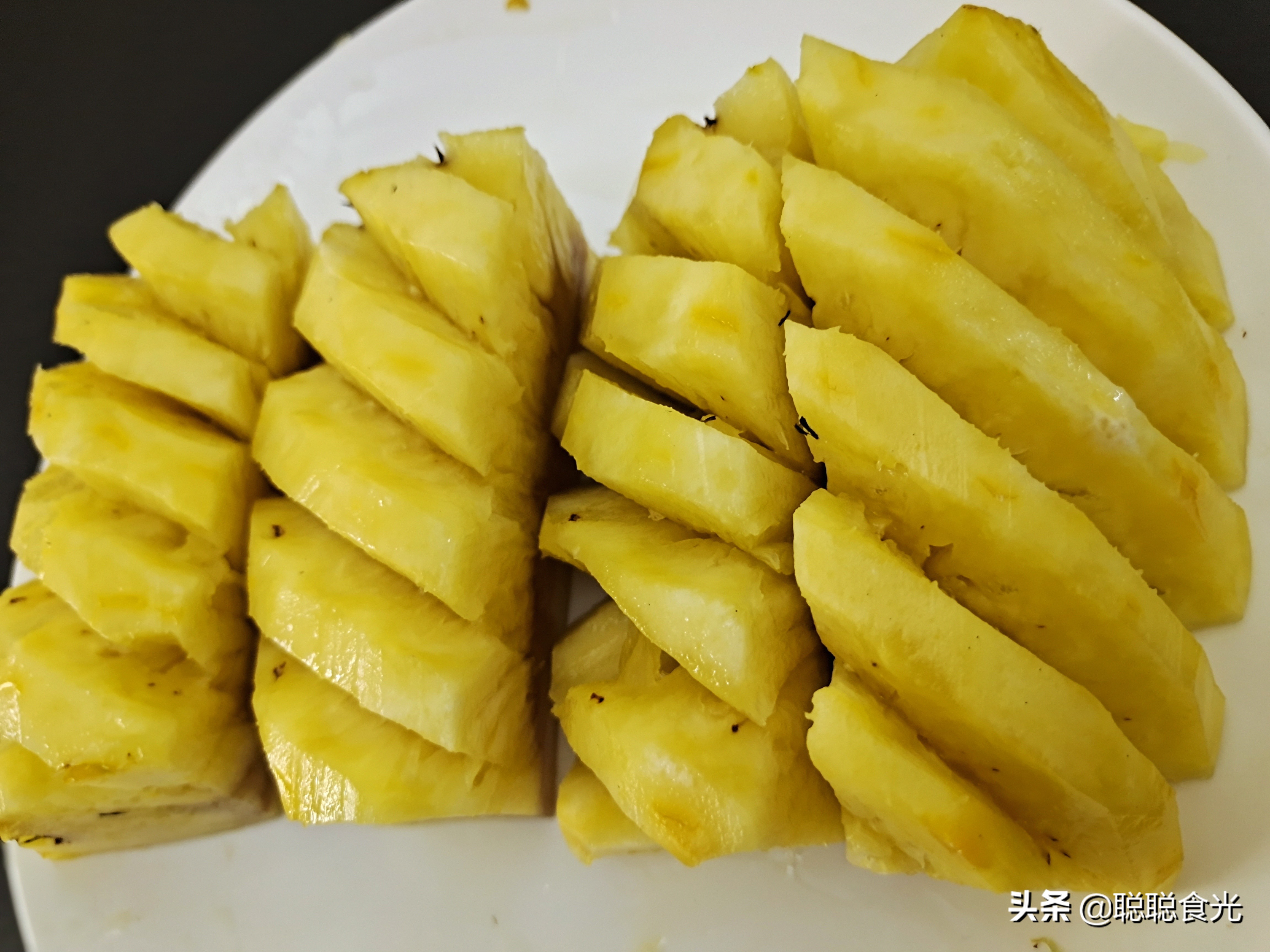 吃菠萝之前为什么要用盐水泡一下,菠萝咕咾肉的菠萝要用盐水泡吗