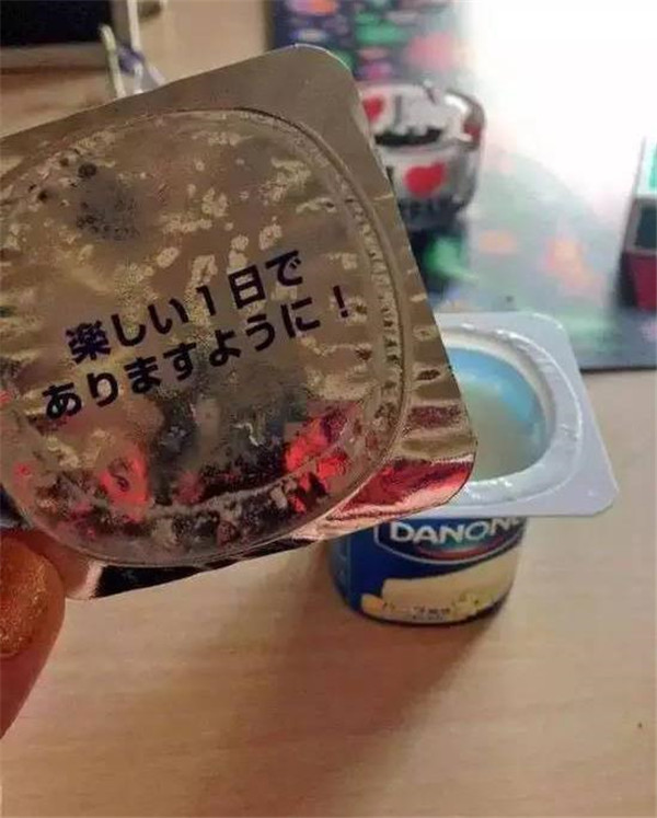 日本牛奶上的凹槽,日本牛奶包装细节
